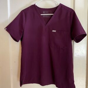 Figs women’s Catarina one pocket scrub top, deep purple, medium